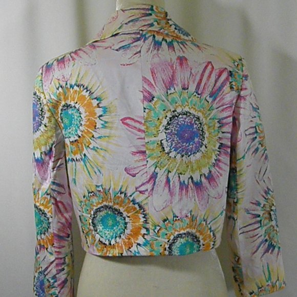 Harvé Bernard Vivacious Spring Blooming Floral Jacket - Picture 11 of 13